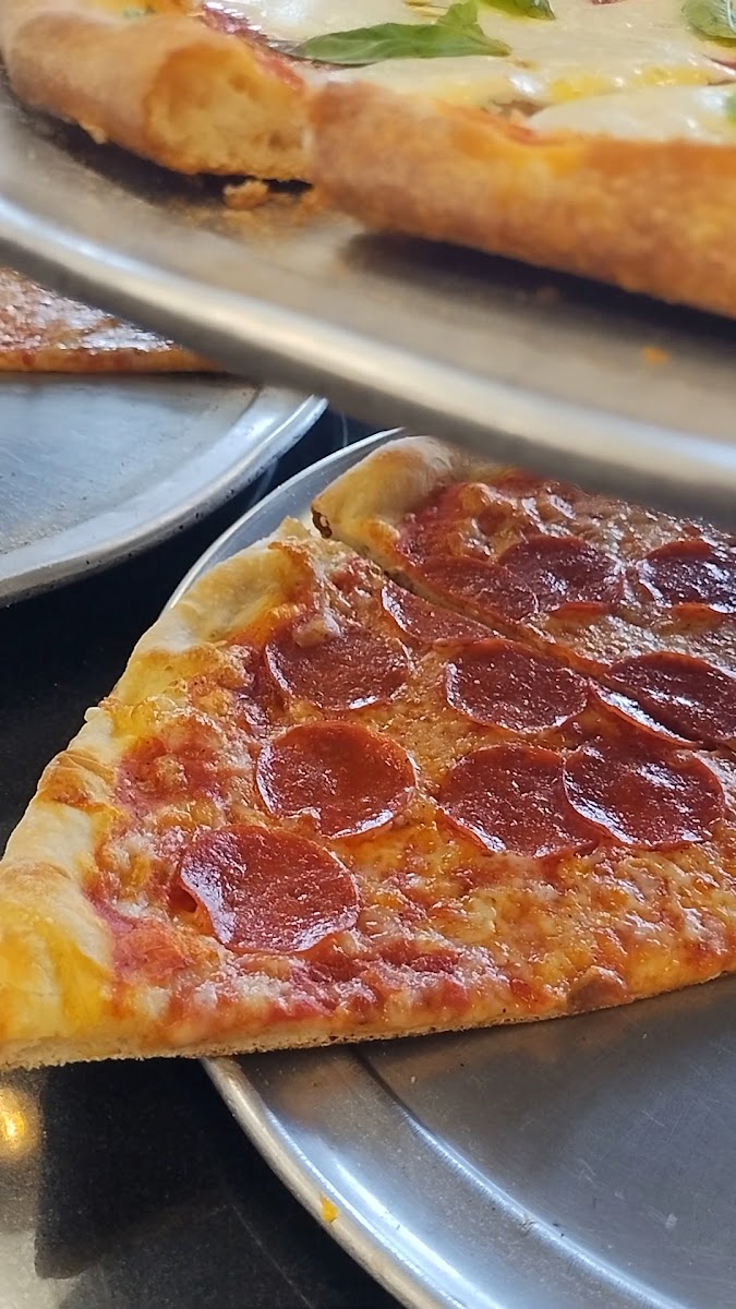 Cuzzins Pizzeria & Restaurant Photos 2